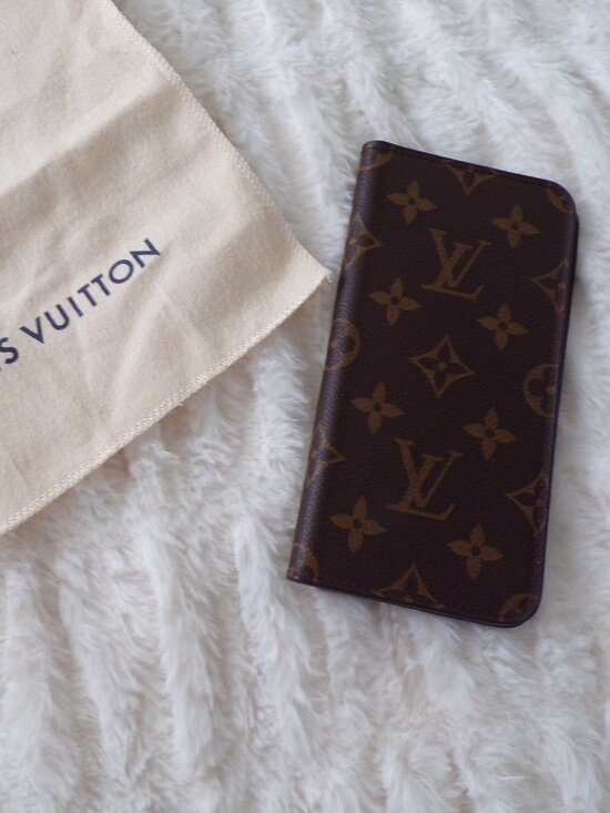 Louis Vuitton Handbags - Louis Vuitton LV monogram i phone case billfold wallet